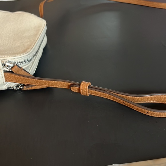Kenneth Cole Crossbody Bag - Picture 4 of 9